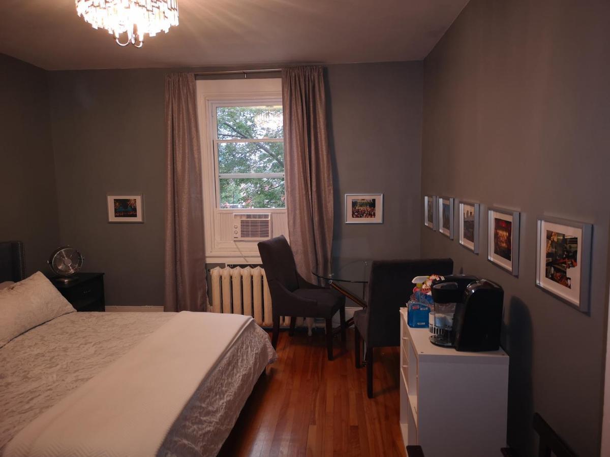 Room With King Bed In Shared 3 Bedroom Downtown Μόντρεαλ Εξωτερικό φωτογραφία