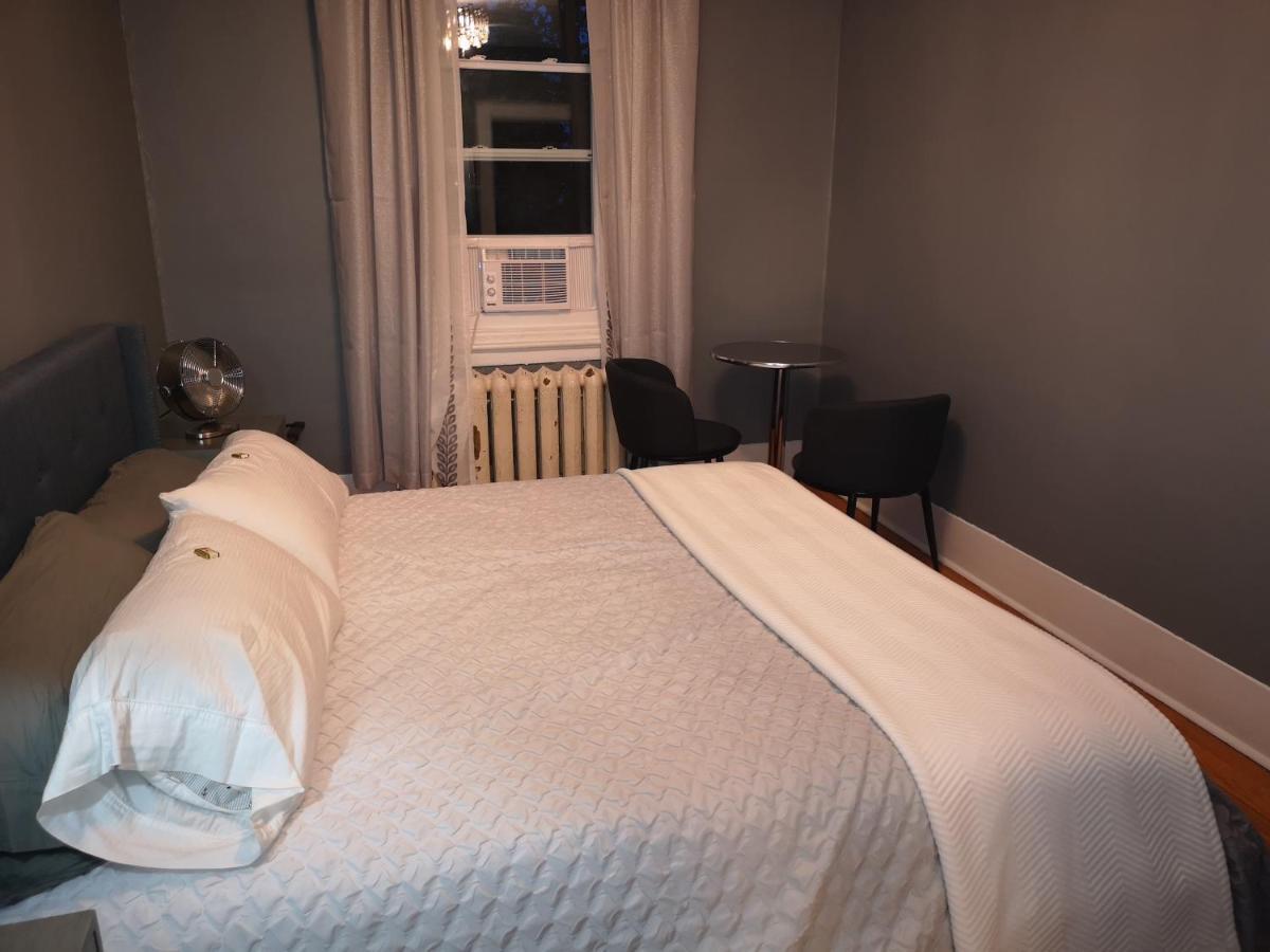 Room With King Bed In Shared 3 Bedroom Downtown Μόντρεαλ Εξωτερικό φωτογραφία