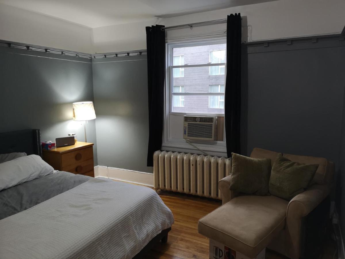 Room With King Bed In Shared 3 Bedroom Downtown Μόντρεαλ Εξωτερικό φωτογραφία