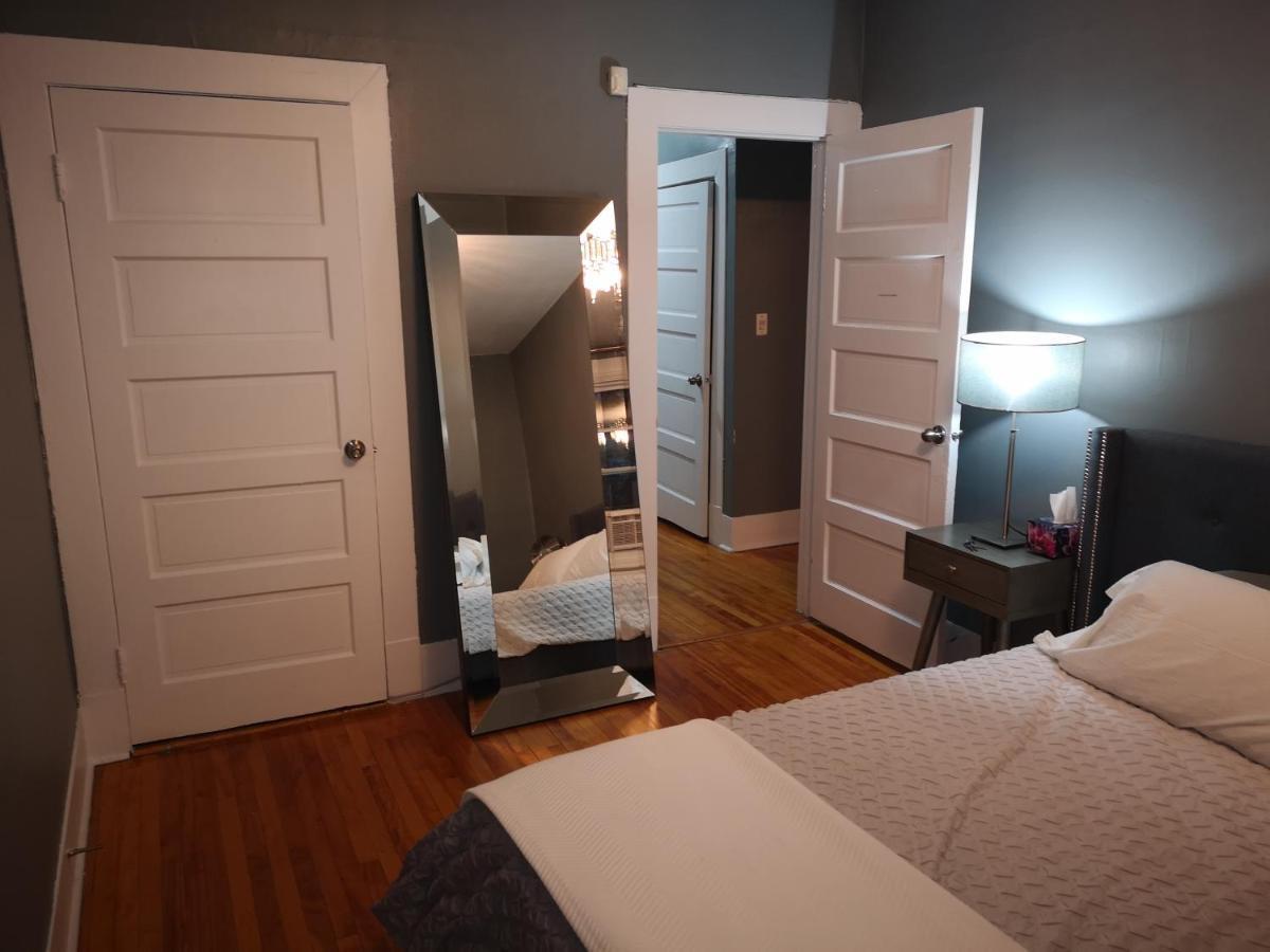 Room With King Bed In Shared 3 Bedroom Downtown Μόντρεαλ Εξωτερικό φωτογραφία