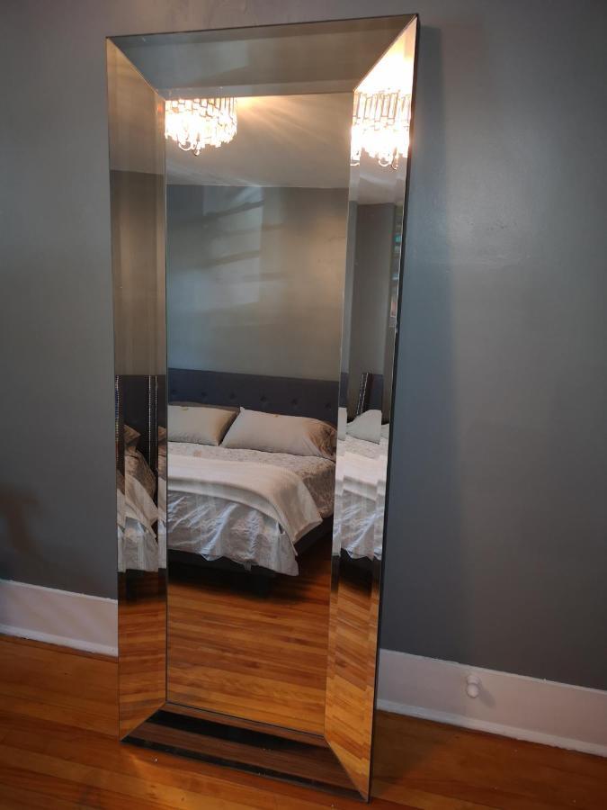 Room With King Bed In Shared 3 Bedroom Downtown Μόντρεαλ Εξωτερικό φωτογραφία