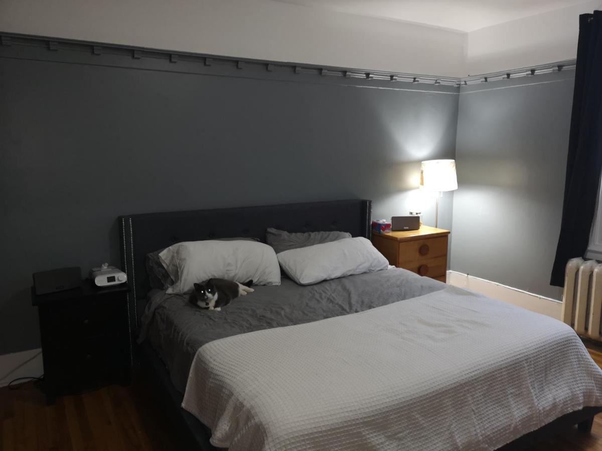 Room With King Bed In Shared 3 Bedroom Downtown Μόντρεαλ Εξωτερικό φωτογραφία